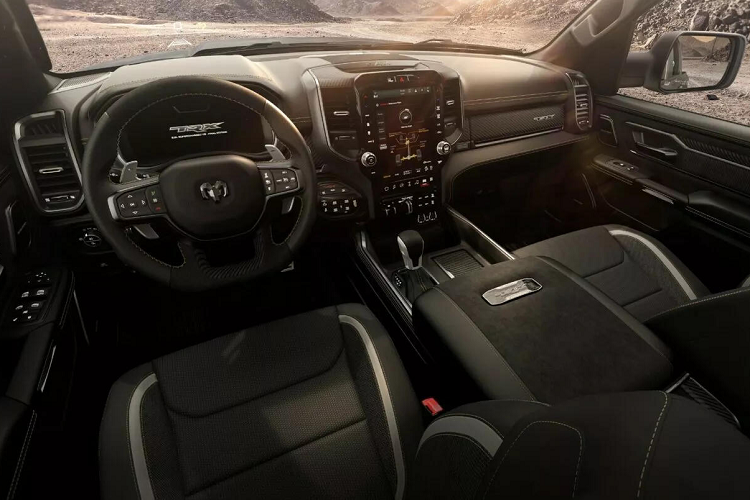 Xe sẽ chính thức được bán ra kể từ quý IV năm nay, mức giá xe Ram 1500 TRX Final Edition từ 120.000 USD (2,89 tỷ đồng), đã bao gồm chi phí giao xe tận nơi cho khách hàng tại Mỹ.