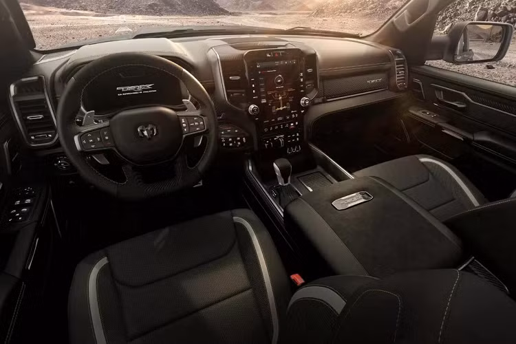 Xe sẽ chính thức được bán ra kể từ quý IV năm nay, mức giá xe Ram 1500 TRX Final Edition từ 120.000 USD (2,89 tỷ đồng), đã bao gồm chi phí giao xe tận nơi cho khách hàng tại Mỹ.