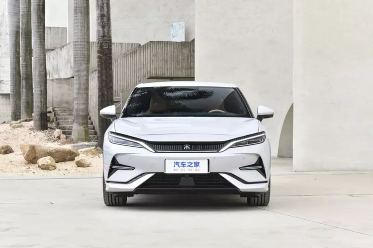 Vào ngày 15/12/2023, BYD, thương hiệu xe Trung Quốc rất nổi tiếng đã chính thức giới thiệu chiếc xe mới tinh của họ, mẫu Song L, là 1 chiếc SUV cỡ trung. Sự ra mắt của BYD Song L 2023 mới vào dịp cuối năm cũng là phép thử của BYD trong việc tìm doanh số bán hàng vượt mức kỳ vọng.