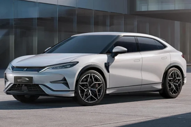 Chiếc xe mới cũng được trang bị hệ thống hỗ trợ lái xe thông minh DiPilot của BYD, có thể đáp ứng hầu hết các tình huống sử dụng và có hơn 30 chức năng phụ trợ, như hỗ trợ tốc độ cao, lái xe thông minh, đỗ xe tự động, nhắc nhở giám sát tình trạng mệt mỏi, v.v. cải thiện an toàn lái xe.