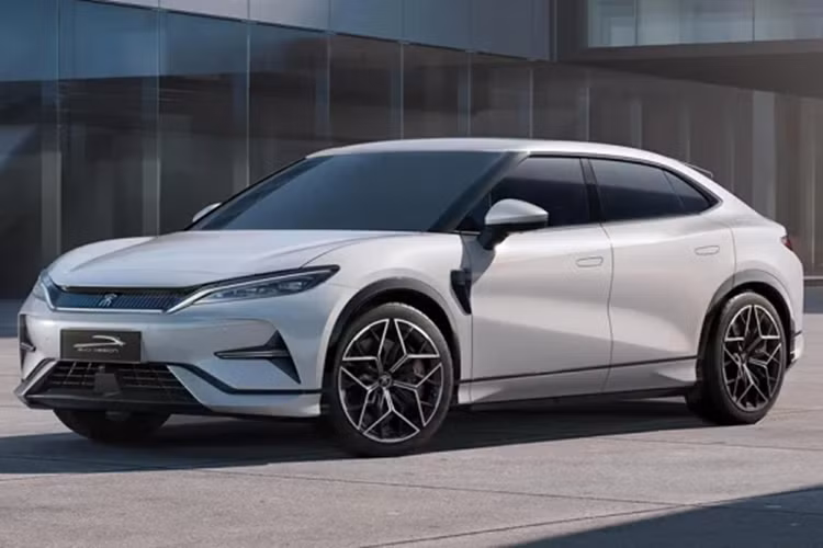 Chiếc xe mới cũng được trang bị hệ thống hỗ trợ lái xe thông minh DiPilot của BYD, có thể đáp ứng hầu hết các tình huống sử dụng và có hơn 30 chức năng phụ trợ, như hỗ trợ tốc độ cao, lái xe thông minh, đỗ xe tự động, nhắc nhở giám sát tình trạng mệt mỏi, v.v. cải thiện an toàn lái xe.