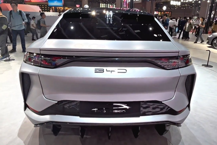 BYD Song L 2023 có phạm vi chạy điện thuần túy của nó là 550 km, 602 km và 662 km trong điều kiện vận hành thử nghiệm CLTC của Trung Quốc. Được biết, BYD Song L 2023 còn được trang bị hệ thống Yunnan C, có tốc độ điều chỉnh giảm xóc ở mức mili giây, kết hợp hoàn hảo giữa sự thoải mái và khả năng kiểm soát.