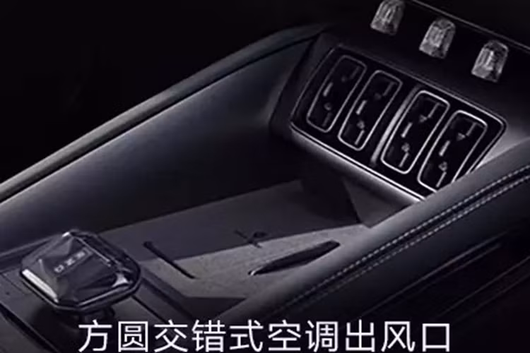 Về sức mạnh, BYD Song L 2023 sẽ có phiên bản động cơ đơn có công suất tối đa 308 mã lực và động cơ kép, dẫn động 4 bánh được trang bị động cơ điện trước sau với công suất tối đa tương ứng là 201 mã lực và 308 mã lực, tổng hợp lại là 510 mã lực.