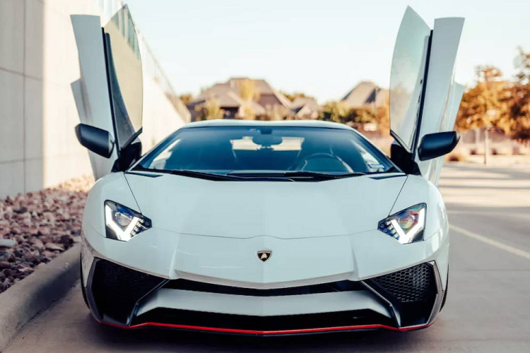 Ở trạng thái tiêu chuẩn, động cơ V12 6.5 lít hút khí tự nhiên của siêu xe Lamborghini Aventador SV tạo ra lượng công suất lên đến 740 mã lực, một con số quá đủ cho hầu hết các tay lái.
