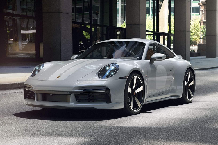 Giá xe Porsche 911 Sport Classic 2023 có mức giá khởi điểm từ 18,66 tỷ đồng, con số này sẽ tăng lên khi chủ xe chọn màu sơn, đèn cũng như các trang bị tùy chọn khác và tất nhiên chưa bao gồm chi phí lăn bánh. Hiện đây cũng là chiếc xe Porsche 911 992 đắt nhất Việt Nam.