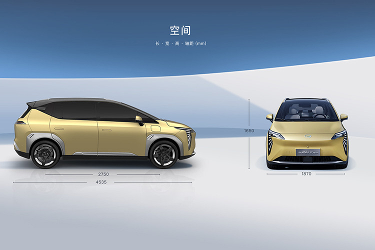 Phần đầu xe của Aion Y Plus vẫn là lưới tản nhiệt khép kín, hốc gió trước kéo dài gần hết đầu xe. Aion Y Plus được chế tạo trên khung gầm xe điện độc quyền GEP 2.0. Vẻ ngoài của xe có thiết kế tích hợp và mượt mà tích hợp nhiều yếu tố thiết kế cá nhân hóa khác nhau, chẳng hạn như đèn pha LED hình đôi cánh thiên thần, tấm trang trí cột D, cánh gió phía sau có lỗ hở, và la-zăng khép kín kèm theo và hơn thế nữa.