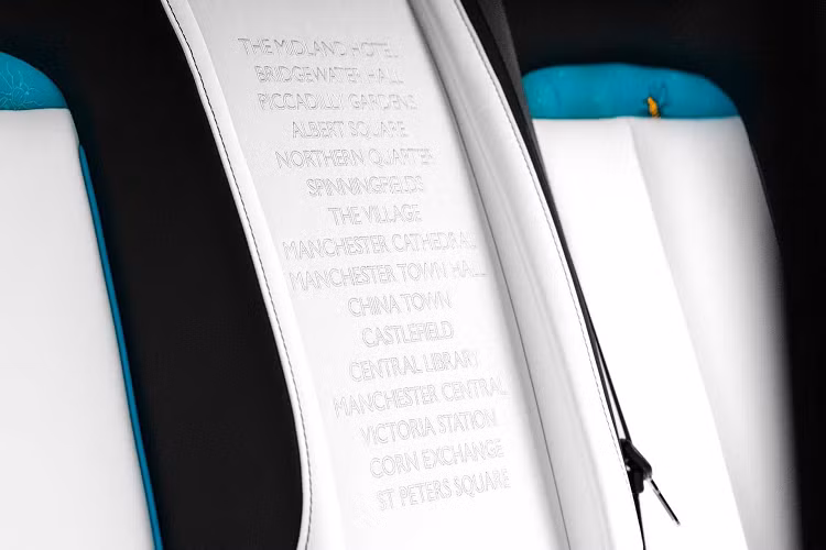 Tên viết tắt của thành phố, MCR (được viết bằng nhị phân), ám chỉ đến “The Manchester Baby”, máy tính kỹ thuật số điện tử được lập trình được lưu trữ đầu tiên trên thế giới.