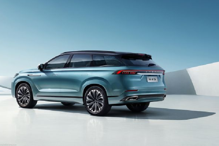 Xe SUV Chery Tiggo 9 được trang bị động cơ tăng áp 2.0TGDI có công suất tối đa 257 mã lực và mô-men xoắn cực đại 400 Nm. Mô hình dẫn động hai bánh được kết hợp với hộp số DCT 7 cấp trong khi mô hình dẫn động bốn bánh được kết hợp với hộp số Aisin 8AT. Tốc độ tối đa sẽ là 205 km/h với mức tiêu thụ nhiên liệu kết hợp là 7,7 lít/100km. Các phiên bản hybrid cũng sẽ có sẵn trong tương lai.