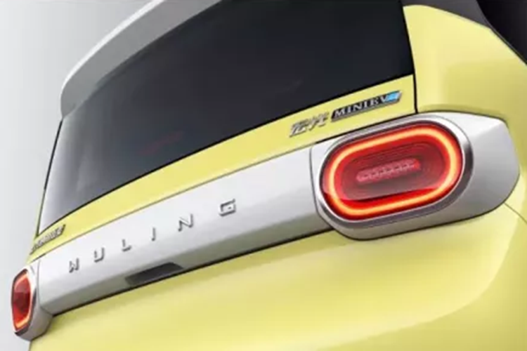 Về các chi tiết khác, xe cũng sẽ có giá để hành lý, trang trí vành bánh xe hình cỏ ba lá, logo thân xe độc quyền hình bánh macaron mỉm cười, v.v.