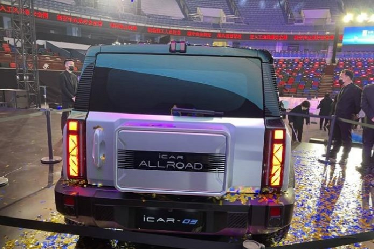 Mẫu xe này đã được ra mắt với ba biến thể kiểu dáng bên ngoài tại Triển lãm ô tô Thành Đô. Kích thước của xe điện Chery iCar 03 bao gồm chiều dài 4.406 mm, chiều rộng 1.910 mm và chiều cao là 1.715 mm, chiều dài cơ sở 2.715 mm. Như vậy, iCar 03 dài hơn Hyundai Kona 226 mm. Góc tiếp cận và góc thoát của nó lần lượt là 26/19 độ. ICar có năm chỗ ngồi. Trọng lượng lề đường đạt 1.775/1.800 kg.