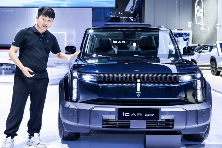 Chiếc SUV điện hoàn toàn mới của Chery mang tên gọi iCar 03 đã ra mắt lần đầu tại Triển lãm ô tô Thượng Hải năm nay, đến nay, Chery iCar 03 2023 mới lại tiếp tục xuất hiện tại 1 triển lãm xe ở Trung Quốc, lần này là Triển lãm ô tô Thành Đô với nhiều thông tin thú vị hơn đã được hãng xác nhận.