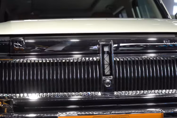 Xe được sản xuất bởi Qida, một công ty thuộc Chery Group. Tốc độ tối đa của iCar 03 đạt 150 km. Trong tương lai, Chery cũng sẽ ra mắt phiên bản 4WD. Chery được chính phủ chấp thuận sản xuất phiên bản iCar tiêu chuẩn. Tuy nhiên, phiên bản tiêu chuẩn hoàn toàn không được trưng bày tại triển lãm. Thay vào đó, hãng xe tung ra một số phiên bản mới.