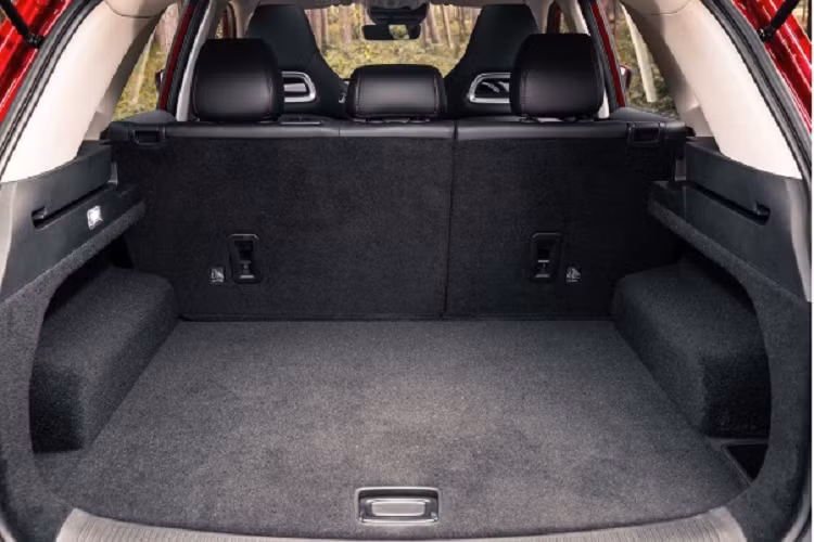 Tại thị trường Thái Lan, MG HS 2023 có 2 phiên bản động cơ. Thứ nhất là động cơ xăng 4 xi-lanh, tăng áp, dung tích 1.5L, tạo ra công suất tối đa 162 mã lực và mô-men xoắn cực đại 250 Nm. Sức mạnh được truyền đi thông qua hộp số tự động ly hợp kép 7 cấp và hệ dẫn động cầu trước.