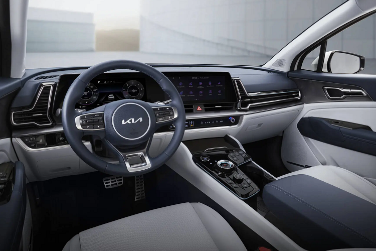 Nền tảng này sẽ cho phép chiếc crossover mượn các tùy chọn gói pin 58 kWh và 77,4 kWh từ EV6 lớn hơn, mang lại phạm vi hoạt động tốt hơn so với các đối thủ cùng phân khúc. Ngoài ra, khả năng cao EV4 sẽ nhận được động cơ điện đơn từ EV6 bản cơ sở, sản sinh công suất tối đa 168 mã lực và mô-men xoắn 350 Nm.