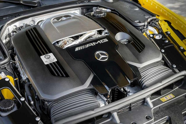 Cũng vì điều này mà trong thông cáo báo chí, Mercedes-Benz Việt Nam đã chia sẻ sẽ bán chính hãng dòng xe SL63 vào cuối năm nay với số lượng giới hạn, nhưng cụ thể họ nhập bao nhiêu chiếc không được tiết lộ, nhưng nhiều khả năng đã có đại gia xuống cọc.
