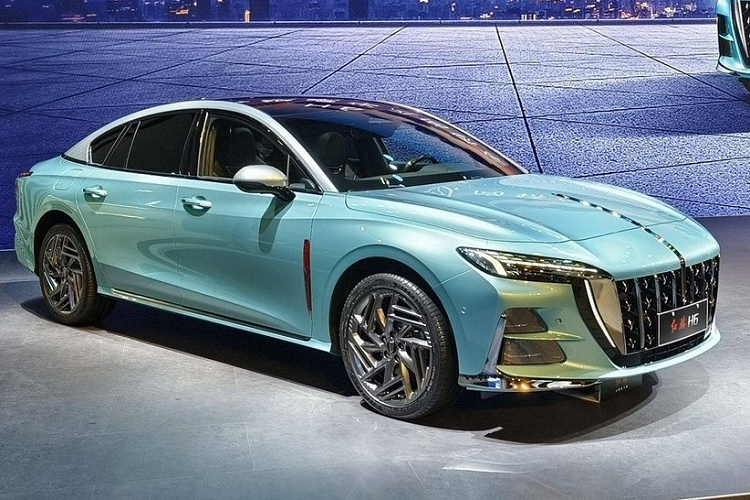 Mãi đến nay, khi chỉ còn 1 tháng nữa là đến triển lãm ô tô Thượng Hải, hãng xe Hồng Kỳ mới thông báo sẽ mở bán chính thức mẫu xe H6 vào ngày 26/3/2023. Nhưng đáng tiếc là giá xe Hồng Kỳ H6 2023 cũng vẫn được giữ kín như bưng.