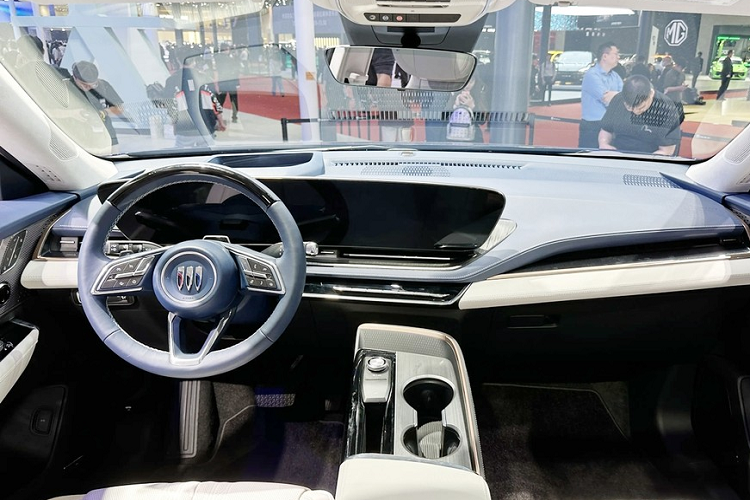 Những thiết kế thường được sử dụng trên các mẫu xe thuần điện cũng sẽ xuất hiện trên Buick Electra E5 như lưới tản nhiệt khép kín, tay nắm cửa ẩn, cùng các thiết kế mang tính biểu tượng khác.