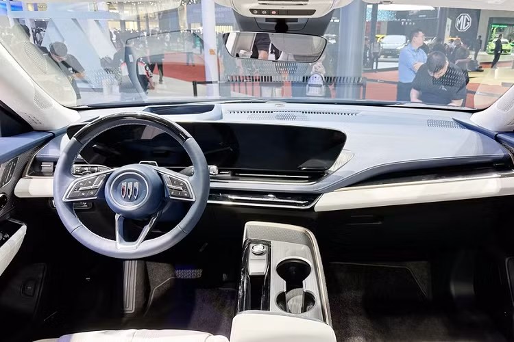 Những thiết kế thường được sử dụng trên các mẫu xe thuần điện cũng sẽ xuất hiện trên Buick Electra E5 như lưới tản nhiệt khép kín, tay nắm cửa ẩn, cùng các thiết kế mang tính biểu tượng khác.