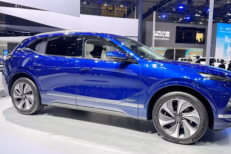 Ngoài ra, Buick Electra E5 còn được trang bị chip Qualcomm Snapdragon 8155 có công nghệ 5G, hệ thống hỗ trợ lái siêu tốc Super Cruise thế hệ mới, làm mới xe song song OTA đa mô-đun, màn hình HUD màu 12,6 inch hệ thống. 