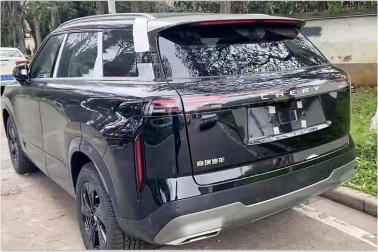 Ngoài ra, Chery TJ-1 sẽ được hỗ trợ bởi chip Qualcomm 8155 và FOTA, nhận dạng khuôn mặt và hệ thống hỗ trợ lái xe cấp 2+. Dự kiến, Chery TJ-1 sẽ có 2 tùy chọn động cơ là 1.6T+7DCT và plug-in hybrid 1.5T+DHT, cả 2 đều có hệ dẫn động bốn bánh.