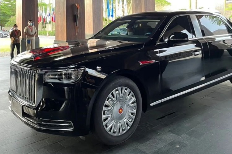 Theo một số thông tin rò rỉ, The Beast của Tổng thống Mỹ có động cơ diesel Duramax 6.6L tăng áp, cho công suất 300 mã lực. Xe chủ tịch của ông Tập được cho là sở hữu động cơ V12 6.0L tăng áp công suất 408 mã lực.