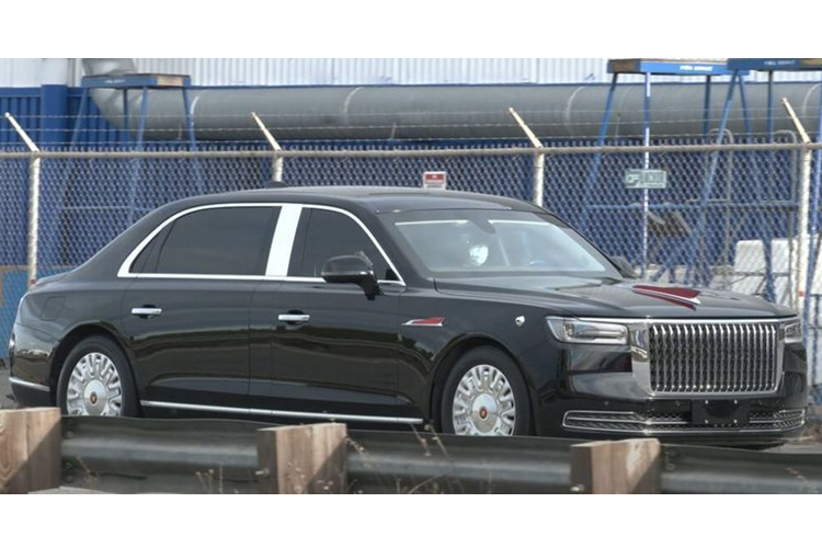 Đây là mẫu sedan cỡ lớn do thương hiệu Hồng Kỳ của Trung Quốc chế tạo dành riêng cho lãnh đạo cấp cao của quốc gia này. Theo các báo cáo, Hồng Kỳ N701 của ông Tập Cận Bình được phát triển dựa trên mẫu L5 với số lượng cực hiếm, được dùng để phục vụ các nhiệm vụ chính thức của nhà nước.