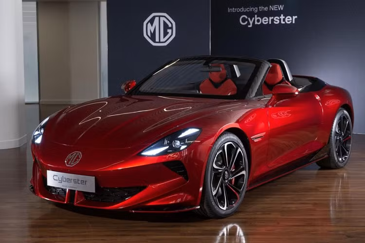Ông Carl Gotham, Giám đốc thiết kế nâng cao của MG, đã có những chia sẻ về quá trình sáng tạo đằng sau Cyberester, theo đó, hãng xe Trung Quốc muốn đa dạng thêm sản phẩm và phân khúc cho khách hàng có thể lựa chọn, vì vậy, việc có một chiếc xe "2 cửa" trong dòng sản phẩm của họ là điều khá thú vị bên cạnh các dòng xe "4 cửa" như sedan hay SUV.