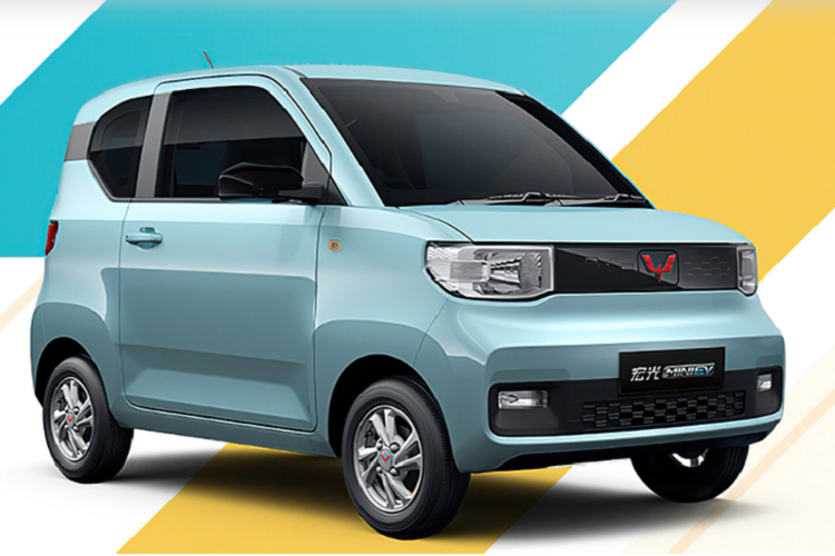 Ngoài ra, SAIC - GM liên doanh với Wuling để cho ra đời nhiều mẫu xe giá rẻ, bán rất chạy, thậm chí, chiếc xe Hongguang Mini EV còn từng là xe điện bán chạy nhất thế giới, hiện mẫu xe này cũng đã được phân phối chính hãng tại Việt Nam với giá từ 270 tỷ đồng.