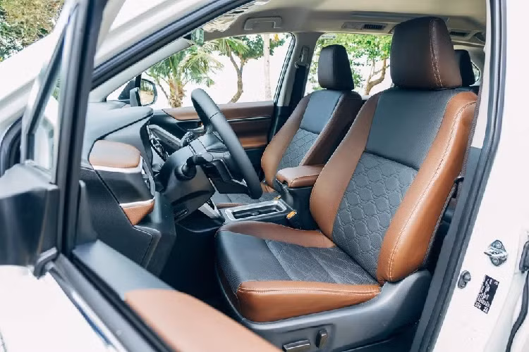 Trang bị an toàn tiêu chuẩn của Toyota Zenix 2023 ở Philippines gồm có 2 túi khí, camera lùi, hệ thống chống bó cứng phanh ABS, phân phối lực phanh điện tử EBD, kiểm soát lực kéo, hỗ trợ khởi hành ngang dốc, cảm biến đỗ xe và hệ thống lái trợ lực điện. 