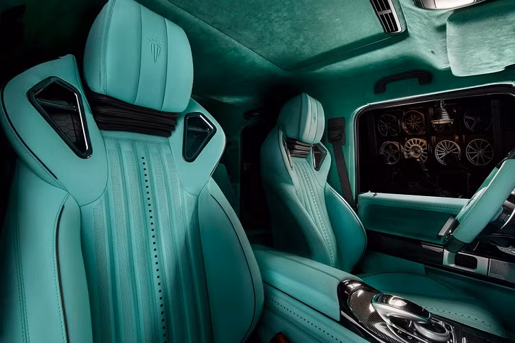 Carlex Design không can thiệp vào động cơ xe. Chiếc G63 này vẫn dùng động cơ 4.0L V8, sản sinh công suất 577 mã lực và mô-men xoắn cực đại 850 Nm.