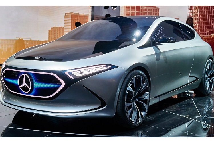 Phiên bản hybrid được cho là sẽ xuất hiện sau nửa năm khi CLA EV ra mắt thị trường. Mercedes-Benz CLA chạy điện sẽ là đối thủ cạnh tranh với Tesla Model 3, BMW i4 và Polestar 2...