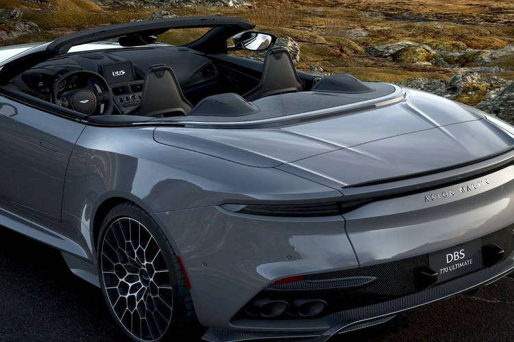 Con số "770" ở tên xe chính là thông số công suất của khối động cơ V12 5,2 lít tăng áp kép khi tính theo đơn vị mã lực PS, tăng thêm 45 đơn vị so với các phiên bản DBS Superleggera trước đây. Lượng mô-men xoắn cực đại lên đến 900 Nm, kết hợp hộp số tự động ZF 8 cấp được hiệu chỉnh đặc biệt.