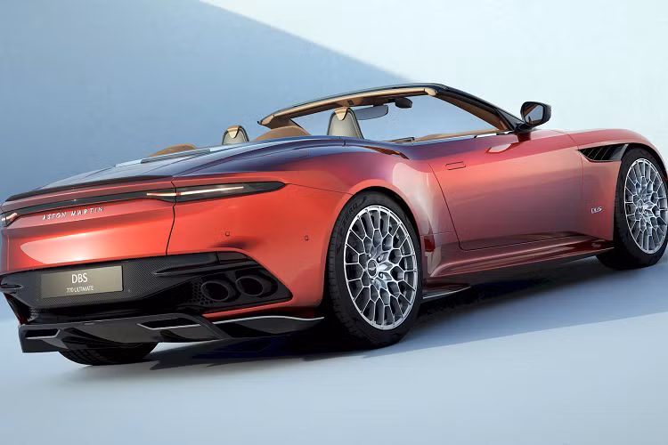 Đến nay, thương hiệu xe thể thao thượng lưu có trụ sở tại Gaydon, Anh Quốc mới công bố tiếp về hình ảnh của bản Volante, thông qua phần mềm 3D Configurator cho phép tất cả mọi người có thể tùy biến chiếc xe Aston Martin yêu thích.