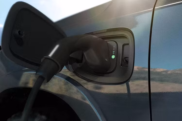 Trước đó, Ram đã từng xác nhận rằng xe bán tải điện Ram 1500 REV 2024 được phát triển dựa trên nền tảng khung gầm STLA, thiết kế dành riêng cho các mẫu xe tải với kết cấu chassis rời.