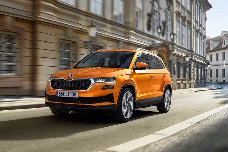 Skoda Việt Nam đã nhập khẩu Karoq và Kodiaq từ Liên minh châu Âu về Việt Nam và mở bán từ cuối tháng 9 năm 2023. Skoda Việt Nam hiện chưa chính thức công bố giá bán cho các sản phẩm của mình. Tuy nhiên, ta có thể phán đoán phần nào khi đặt các dòng xe vào phân khúc của nó.