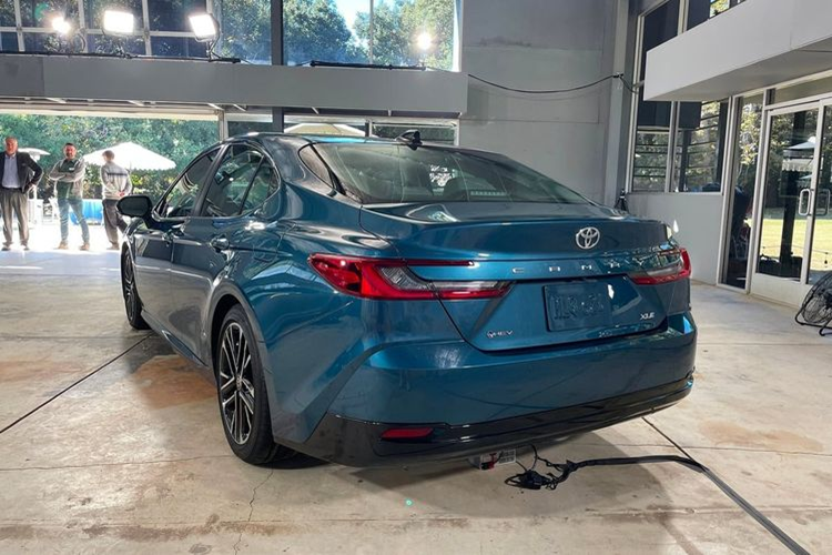 Mẫu sedan ăn khách Toyota cũng được trang bị gói công nghệ an toàn Toyota Safety Sense 3.0.