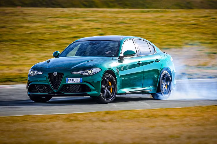 Alfa Romeo Giulia Quadrifoglio - sieu xe dien 1.000 ma luc ra mat 2025