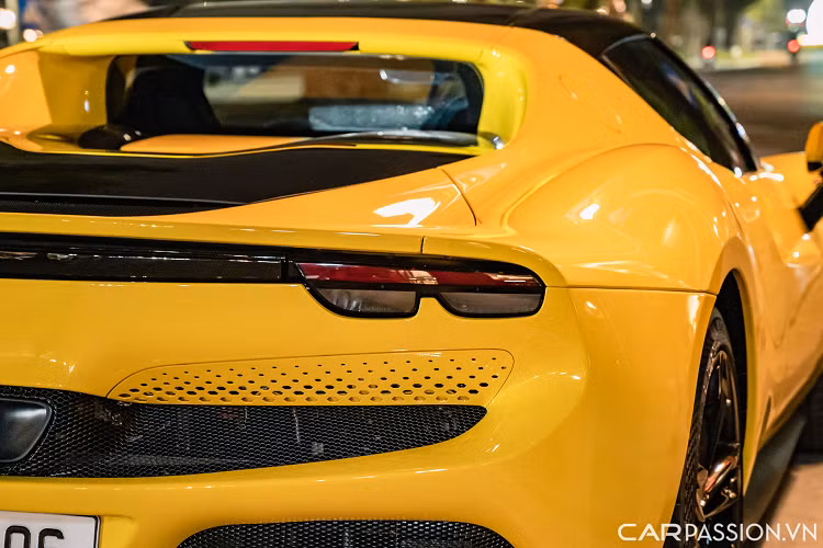 Ngoài ra, chương trình bảo hành chính hãng Genuine Maintenance cũng sẽ làm hài lòng các khách hàng với dịch vụ bảo hành và bảo dưỡng mở rộng theo đúng tiêu chuẩn của Ferrari để đảm bảo mỗi chiếc xe đến từ Maranello luôn ở trong tình trạng hoạt động tốt nhất.