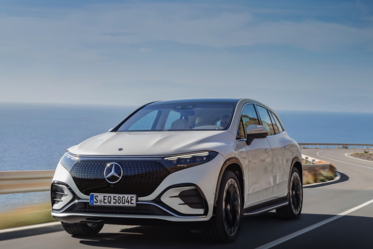 Nếu cần một mẫu xe điện hạng sang với giá thành vừa phải thì EQB 250 là sự lựa chọn hàng đầu. Trong khi đó, EQS 500 SUV lại là mẫu xe cực kỳ sang trọng và mang tính hưởng thụ, phù hợp với đại gia Việt yêu cuộc sống xanh.