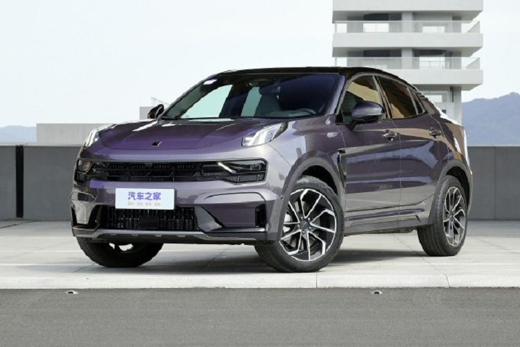 3 thay đổi mạnh mẽ nhất trên chiếc SUV lai coupe Lynk &amp; Co 05 2023 mới là việc xe sẽ có thêm 2 màu mới tím chạng vạng và xám chạng vạng, tiếp đến là việc được trang bị hệ thống truyền động công nghệ lai điện thông minh Lynk E-Motive bao gồm động cơ và mô-tơ 1.5T, sau cùng là mức giá bán của xe.