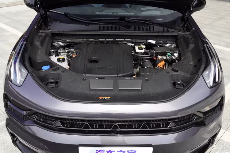 Theo thông tin từ Bộ Công nghiệp và Công nghệ thông tin Trung Quốc, sức mạnh của mẫu xe SUV lai coupe Lynk &amp; Co 05 sẽ ra mắt vào ngày được trang bị hệ truyền động plug-in hybrid bao gồm động cơ dung tích 1.5 lít và mô-tơ điện.