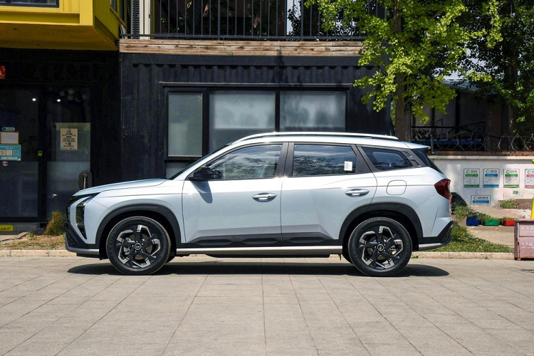 Việc Hyundai Mufasa được mở bán trước cũng đã cho thấy, nó sẽ trở thành sản phẩm mới đầu tiên được phía Beijing Hyundai tung ra theo "kế hoạch mới 2025", 1 số nguồn tin khác còn chia sẻ, Hyundai Mufasa sẽ được niêm yết chính thức vào tháng 6.