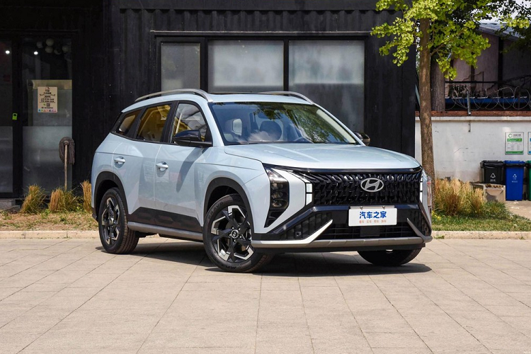 Cụ thể, chiếc xe SUV Hyundai Mufasa chính thức mở bán trước tại Trung Quốc có tổng cộng 2 cấu hình. Giá xe Hyundai Mufasa 2024 trước lần lượt là 139.800 nhân dân tệ và 149.800 nhân dân tệ, tương đương 470 triệu đồng và 504 triệu đồng.