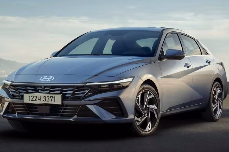 Thay đổi cuối cùng của Hyundai Elantra 2024 ở thị trường Hàn Quốc là phiên bản N-Line. Theo đó, N-Line sẽ được biến thành gói thiết kế dành cho mẫu xe này chứ không tách riêng thành một phiên bản như trước.