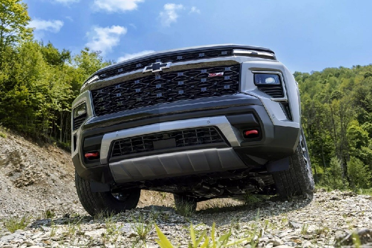 Ngoài ra, Chevrolet Traverse 2024 còn có 2 gói ngoại thất là Midnight và Sport Edition dành cho 2 bản LS cũng như LT. Tùy theo phiên bản, xe sẽ có cửa sổ trời toàn cảnh 2 mảnh mới và cửa cốp chỉnh điện rảnh tay AutoSense.