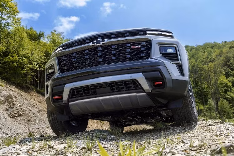 Ngoài ra, Chevrolet Traverse 2024 còn có 2 gói ngoại thất là Midnight và Sport Edition dành cho 2 bản LS cũng như LT. Tùy theo phiên bản, xe sẽ có cửa sổ trời toàn cảnh 2 mảnh mới và cửa cốp chỉnh điện rảnh tay AutoSense.