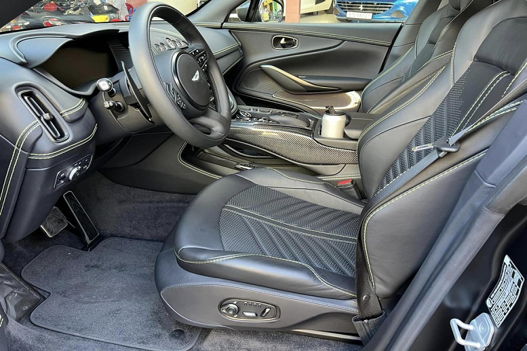 Nhờ sức mạnh công suất tăng thêm 155 mã lực, vì thế, Aston Martin DBX 707 có khả năng tăng tốc từ 0 đến 100 km/h chỉ trong thời gian 3,3 giây trước khi đạt tốc độ tối đa 310 km/h.