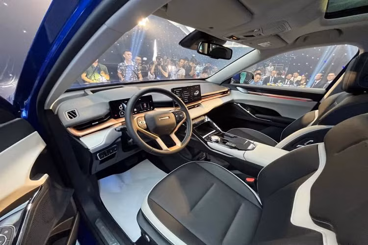 H6 cũng sở hữu hệ thống hỗ trợ lái thông minh như các dòng xe điện tiên tiến khác với nhiều tính năng ưu việt như: kiểm soát hành trình thích ứng hỗ trợ lái xe khi tắc đường, cảnh báo phương tiện cắt ngang phía trước, cảnh báo phương tiện cắt ngang phía sau, hỗ trợ giữ làn đường, lùi xe tự động theo đường tiến, cảnh báo va chạm trước,...