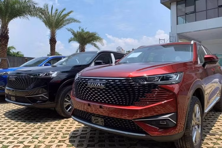 Haval H6 Hybird 2023 được trang bị động cơ xăng 1.5L Turbo kết hợp motor điện sinh ra tổng công suất cực đại 243 PS (tương đương 240 mã lực) và mô men xoắn cực đại 530 Nm, kèm hộp số tự động 7 cấp ly hợp kép, hệ dẫn động cầu trước và 4 chế độ lái (Tiêu chuẩn, Thể thao, Tiết kiệm và Đường trơn trượt). Theo công bố của hãng, H6 có mức tiêu thụ nhiên liệu trung bình khoảng 5,5 lít xăng/100 km.