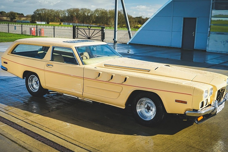 Trong khi đó, "trái tim" của The Beast là động cơ Meteor với dung tích lên đến 27 lít lấy từ xe tăng trong Thế chiến thứ 2. Động cơ này do Rolls-Royce chế tạo và là một phiên bản của động cơ Merlin. Trong Thế chiến thứ 2, động cơ Merlin từng được dùng cho máy bay chiến đấu như Hurricane và Spitfire.